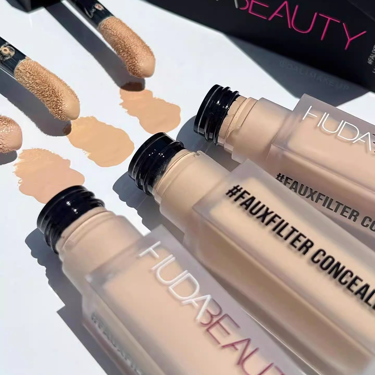 Huda Beauty Makeup Bag - คอนซีลเลอร์เนื้อแมทท์ Huda Beauty Faux Filter Luminous