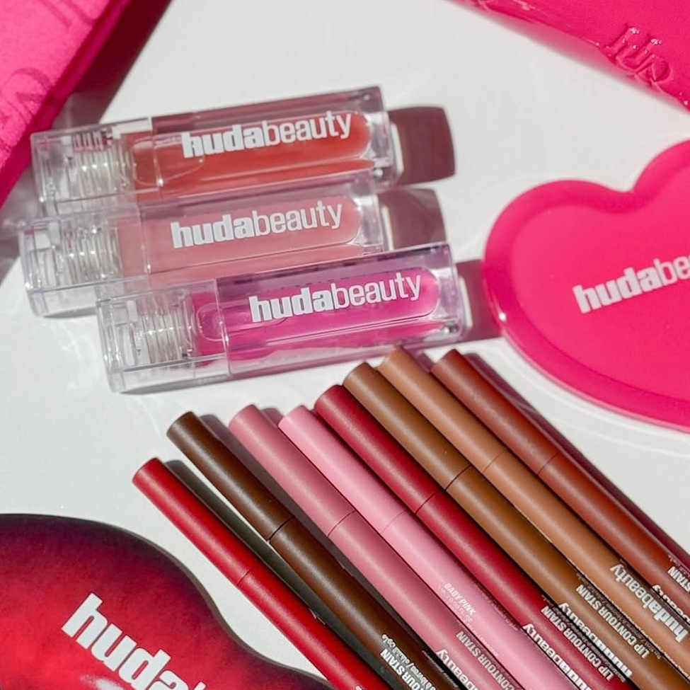 Huda Beauty Makeup Bag - ชุดปากกาเขียนขอบปาก 8 สี ติดทนนาน กันน้ำ กันเหงื่อ