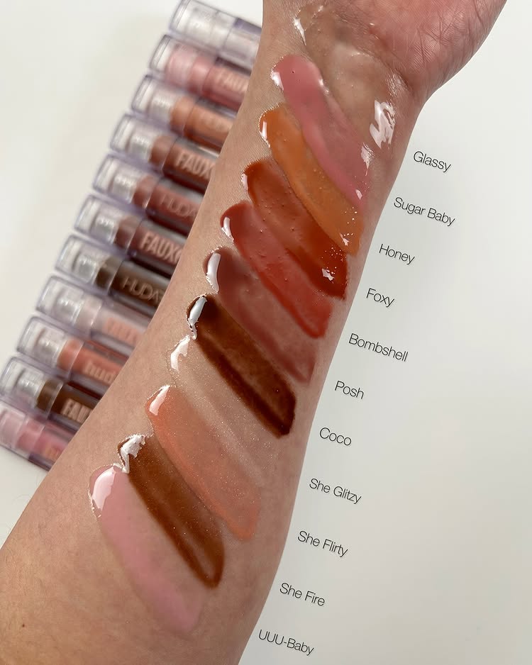 ลิปกลอสหลากสีสัน ให้ความชุ่มชื - Huda Beauty Makeup Bag บทวิจารณ์และราคา